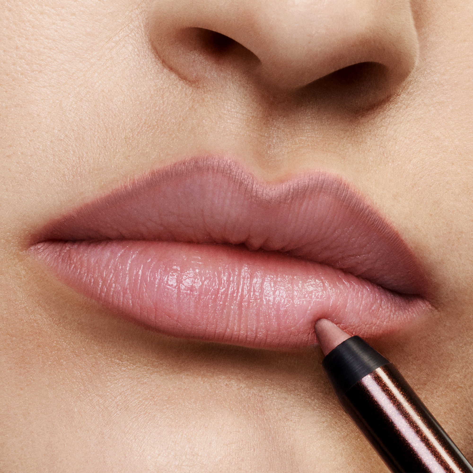 LIP LINER (DELINEADOR PARA LABIOS)